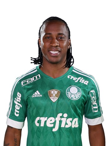 Wesley, do Flamengo, doa chuteira a jogador do Floresta: 'Sempre que puder  ajudar os outros, vou ajudar' - Lance!