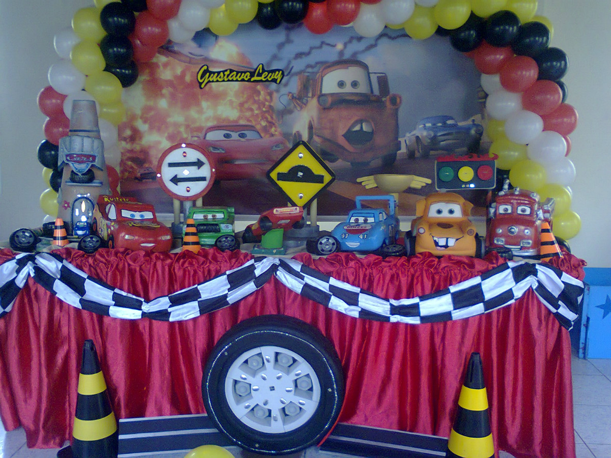 mesa decorada dos carros , mesa dos carros para alugar em sbc , mesa de bolo dos carros 