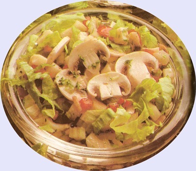 Para o verão, não deixa de ser uma boa Salada de queijo e cogumelo.