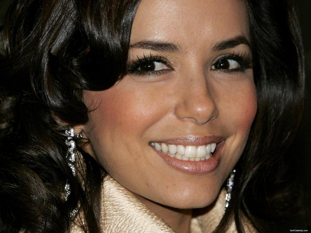 <img src="https://img.comunidades.net/alb/albimperfumaria/evaevalongoria682011016001200.jpg" border="0">