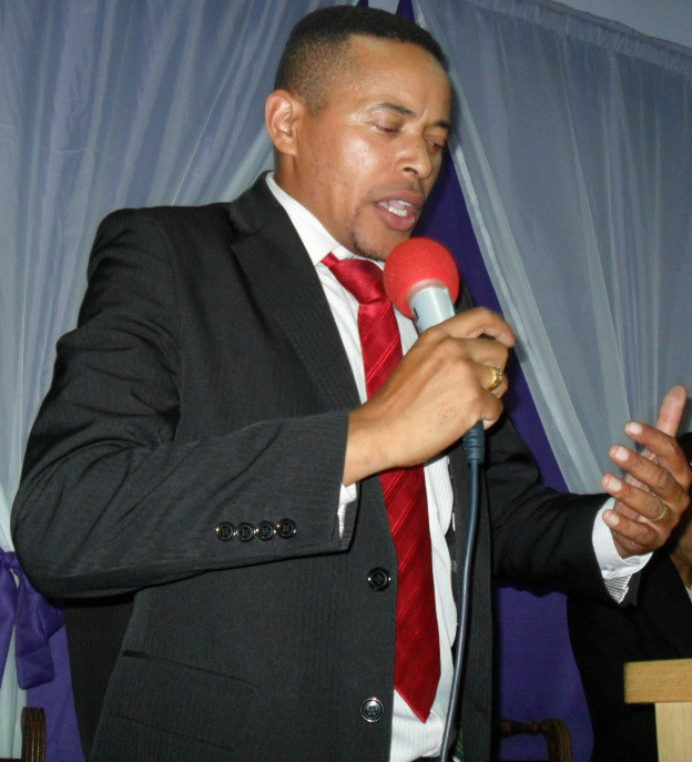 PASTOR LAZARO PREGANDO 