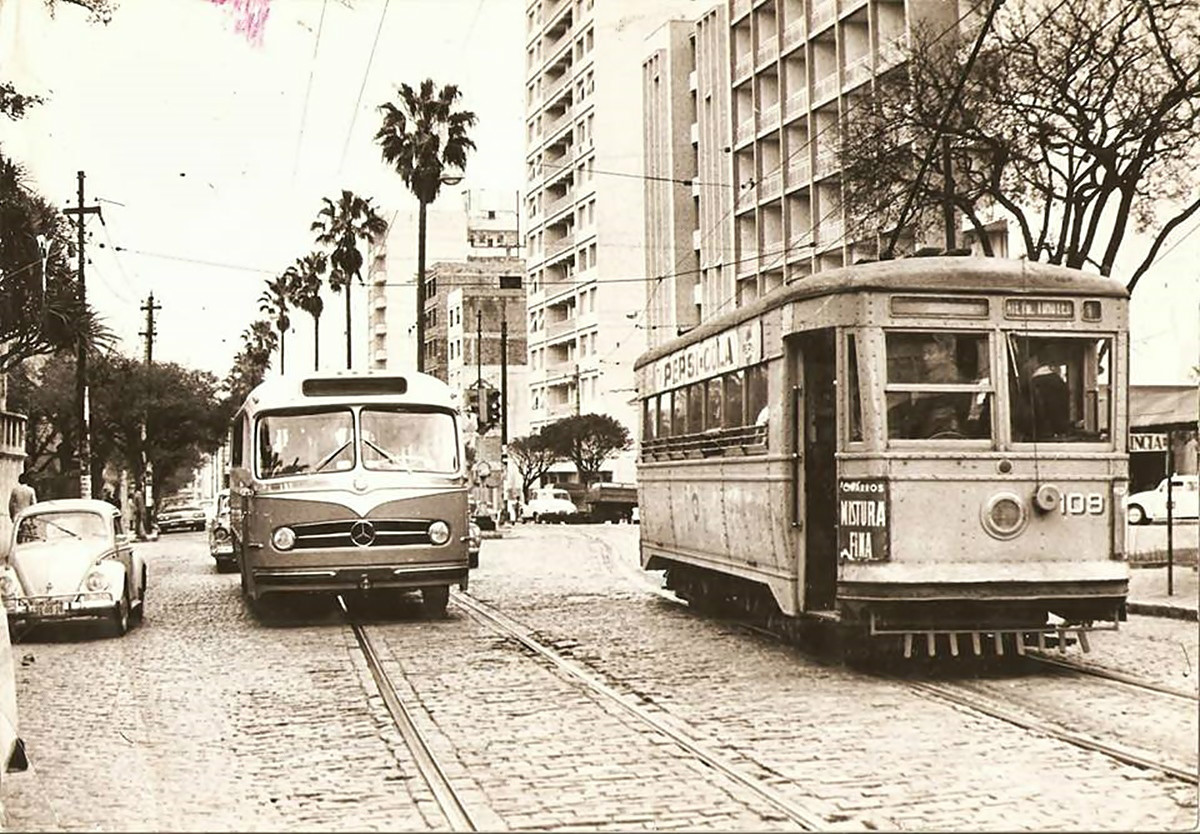 Av. Independência quase esq. Ramiro Barcelos déc. 60