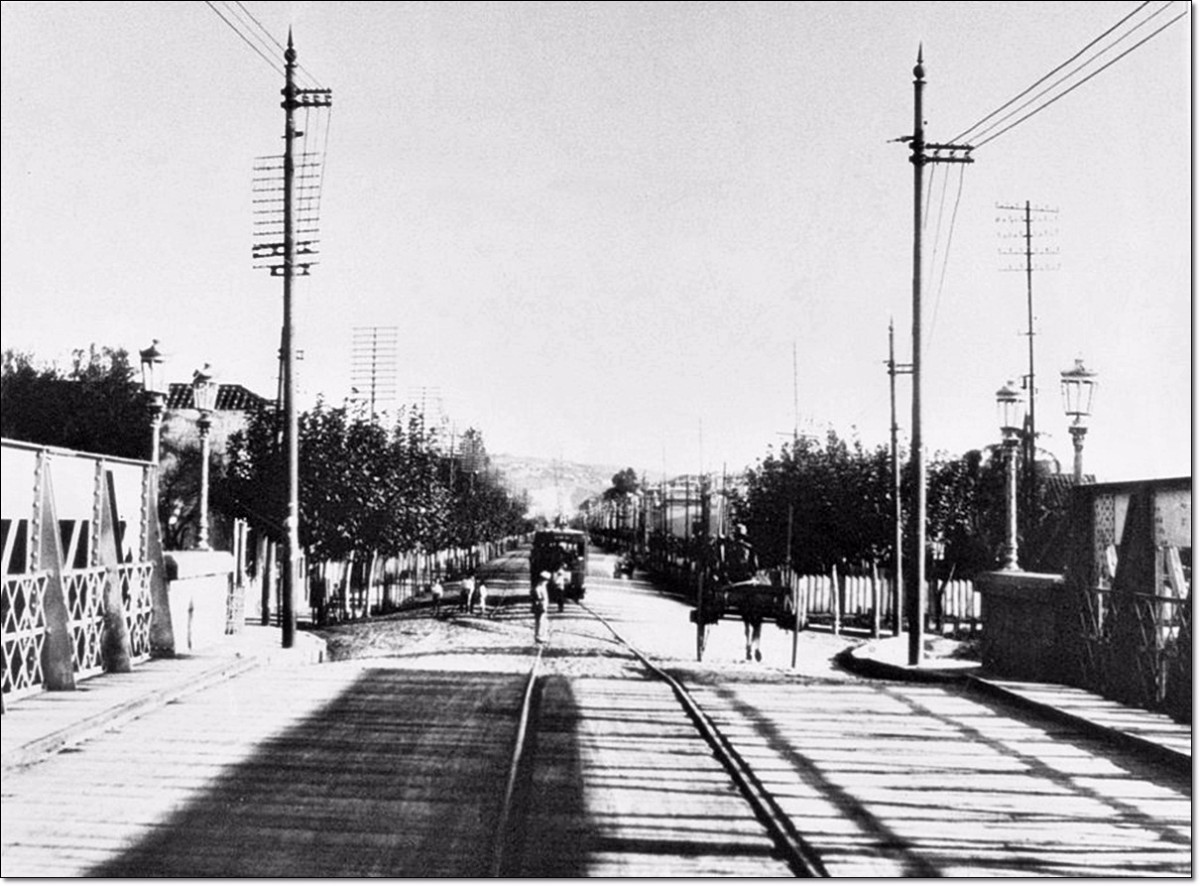 Ponte de metal da Av. Getúlio Vargas