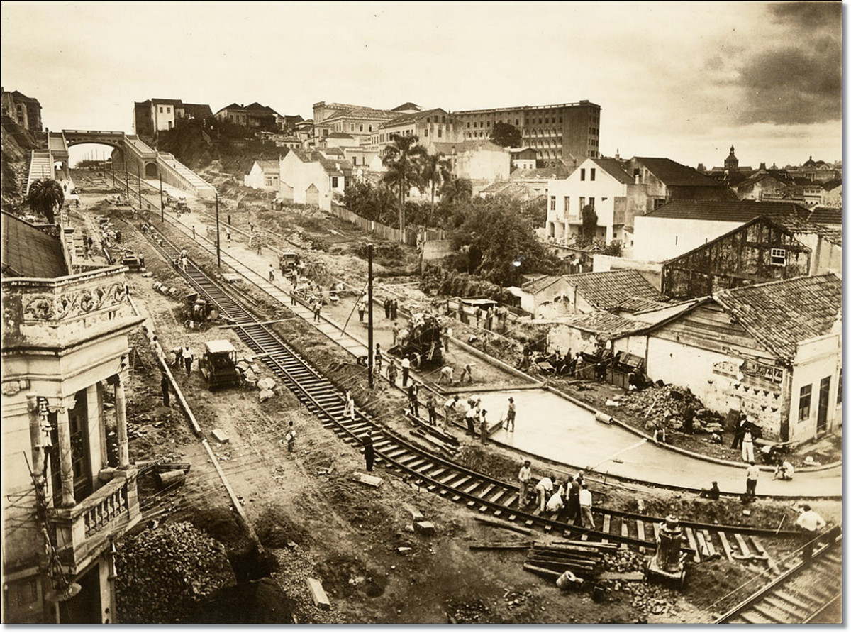 Av. Borges de Medeiros, colocação de trilhos 1932.