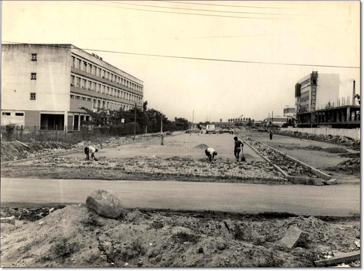 Construção Av. José Loureiro da Silva déc. 70