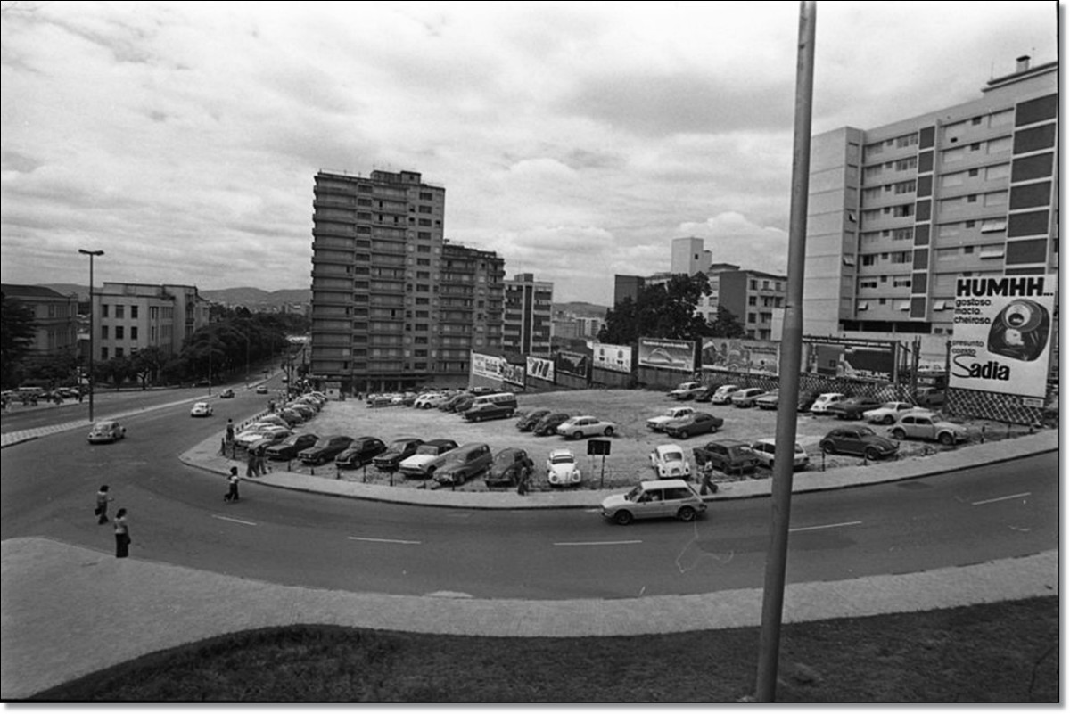 Esq. Rua Duque de Caxias e Av. João Pessoa 1975.