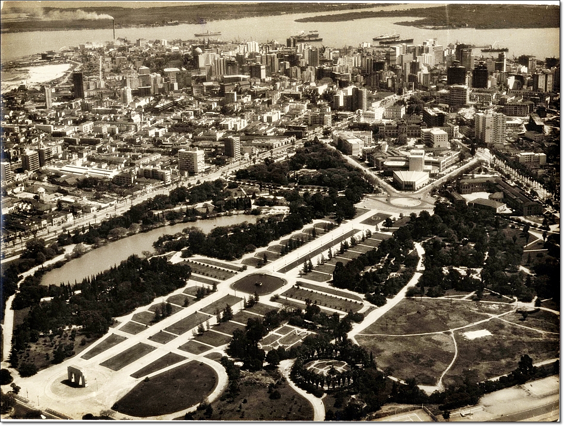 Vista aérea de Porto Alegre, parque Farroupilha inicio déc. 1960