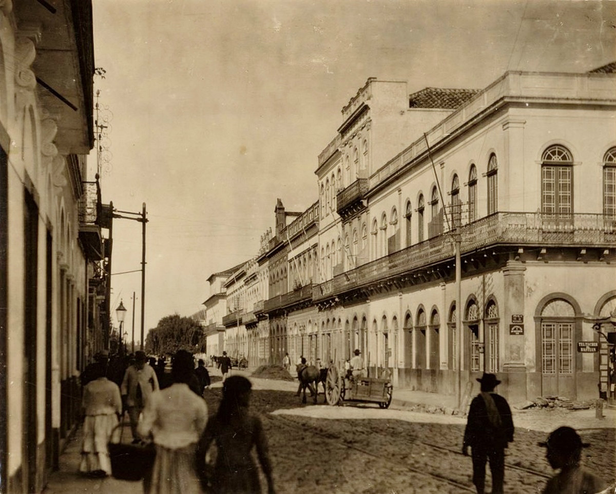 Rua 7 de Setembro esq. Rua Uruguai 1900.