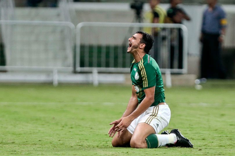 Henrique esbraveja e lamenta derrota na inauguração