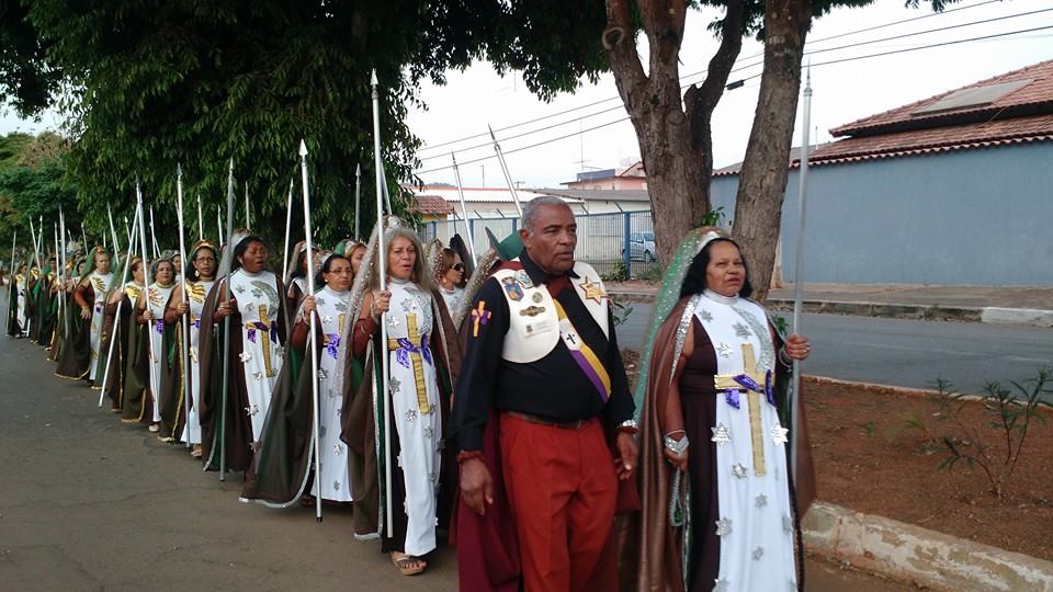 Salve Deus! Falange de Franciscanas! Salve Deus.