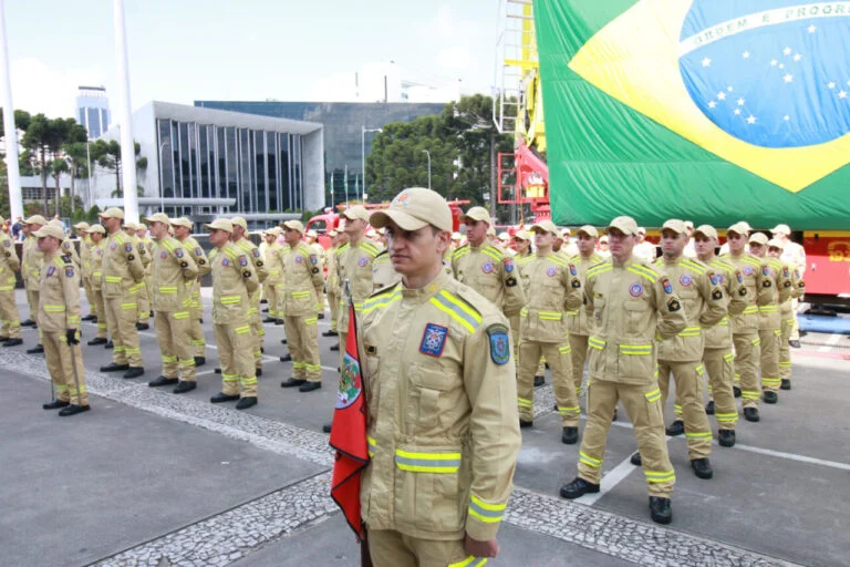 Corpo de Bombeiros do Paran&aacute; celebra 114 anos