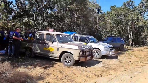 Carros de apoio de peregrinos no Caminho da Fé