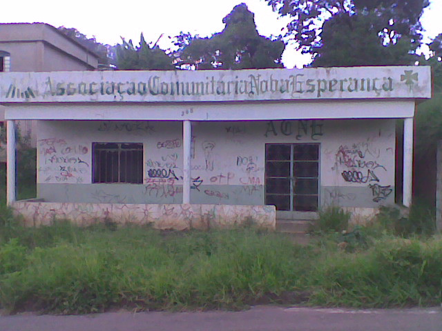 Vista frontal do prédio desocupado há 8 anos