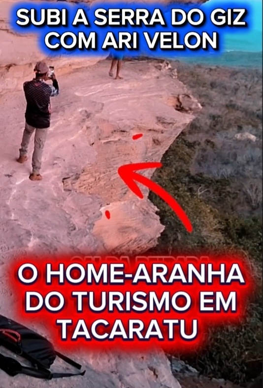Ari Velon na Serra do Giz com a inscri&ccedil;&atilde;o Homem-Aranha do Turismo em Tacaratu