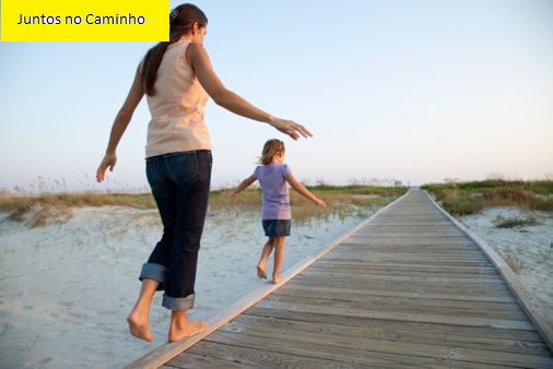 Mãe e filhas no caminho