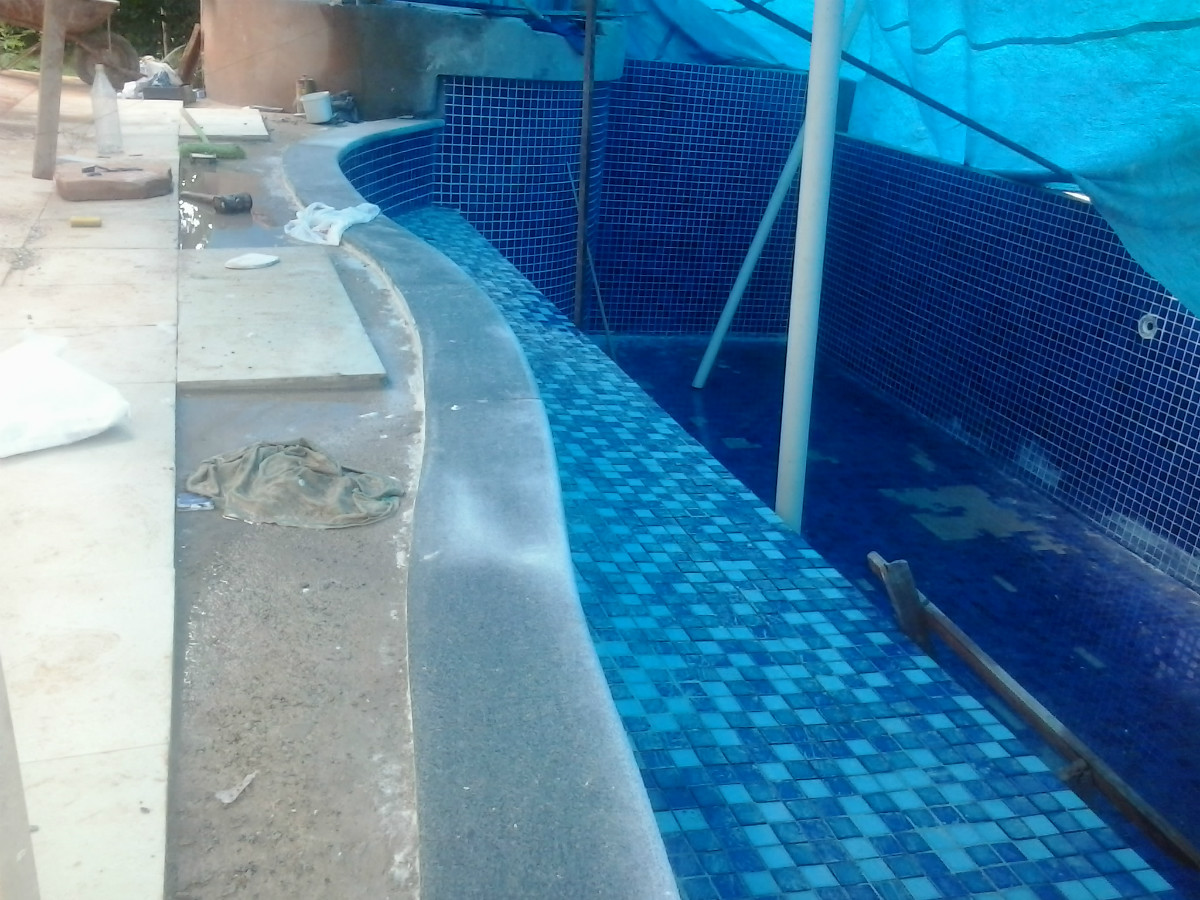 REVESTINDO PISCINA