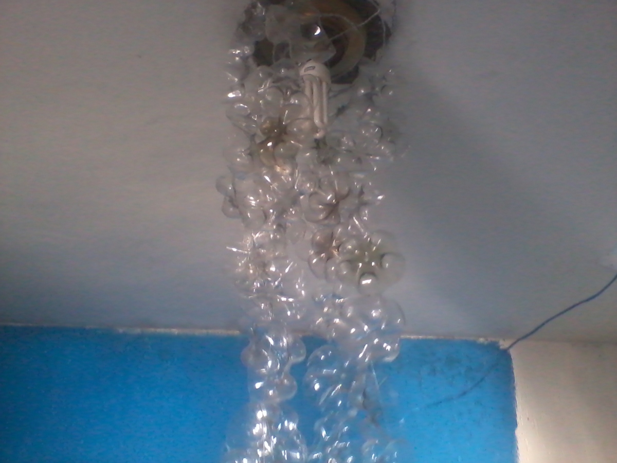 lustre com a lampada desligada