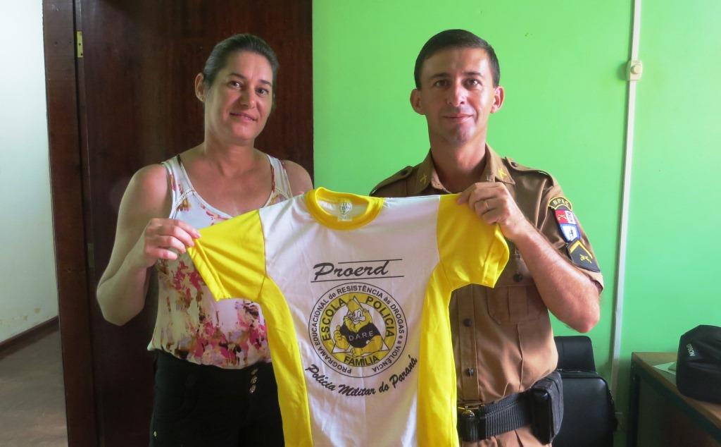 Diretora Rosane e o Soldado Alexandro responsável pelo projeto.