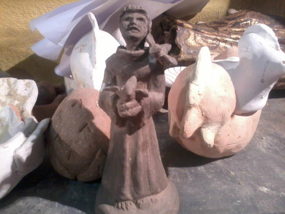 MINI ESCULTURA EM ARGILA