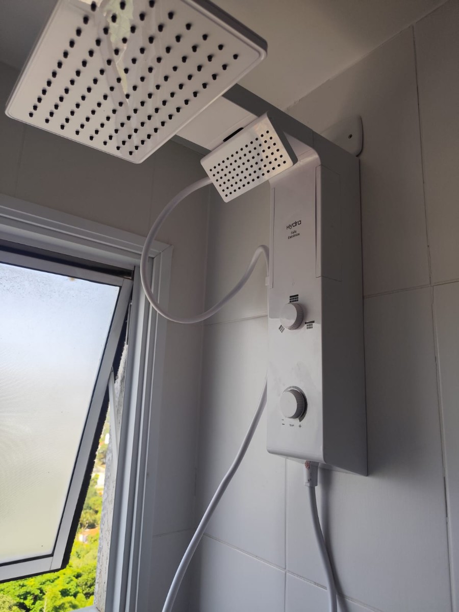Chuveiro el&eacute;trico instalado em banheiro em Sorocaba