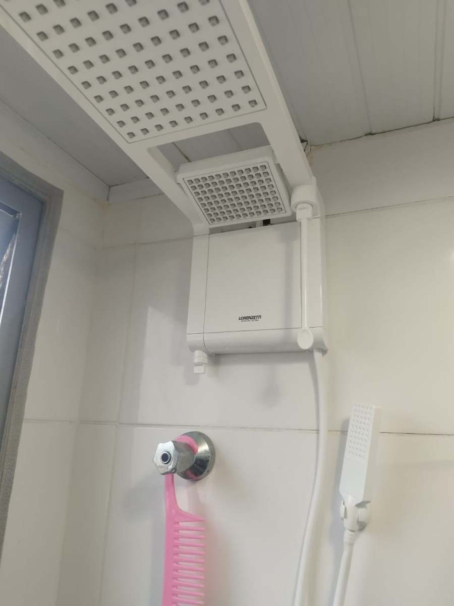 Ducha eletr&ocirc;nica quadrada instalada em Sorocaba