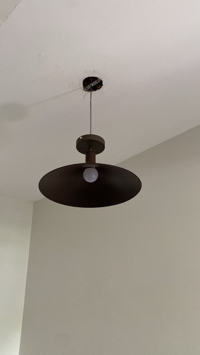 Instala&ccedil;&atilde;o de lumin&aacute;ria pendente realizada em Sorocaba