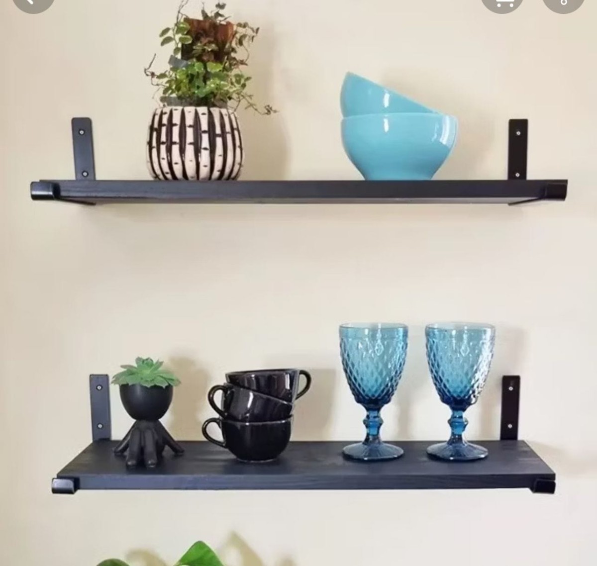 Instala&ccedil;&atilde;o de prateleiras decorativas realizada em Sorocaba
