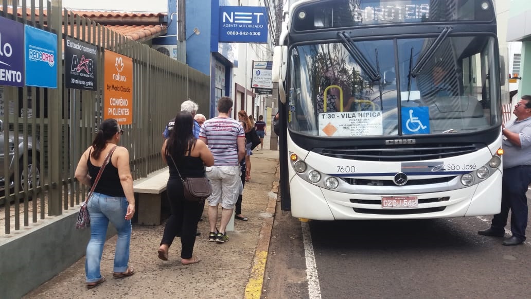 Morador do Jardim Mazza transforma linhas de ônibus em cenário de