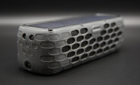 Conheça “SolarBox” caixa de som Bluetooth que promete até 60 horas de música e recarrega ao Sol