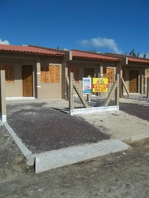 Casa nova com 2 dormitórios em Tramandaí