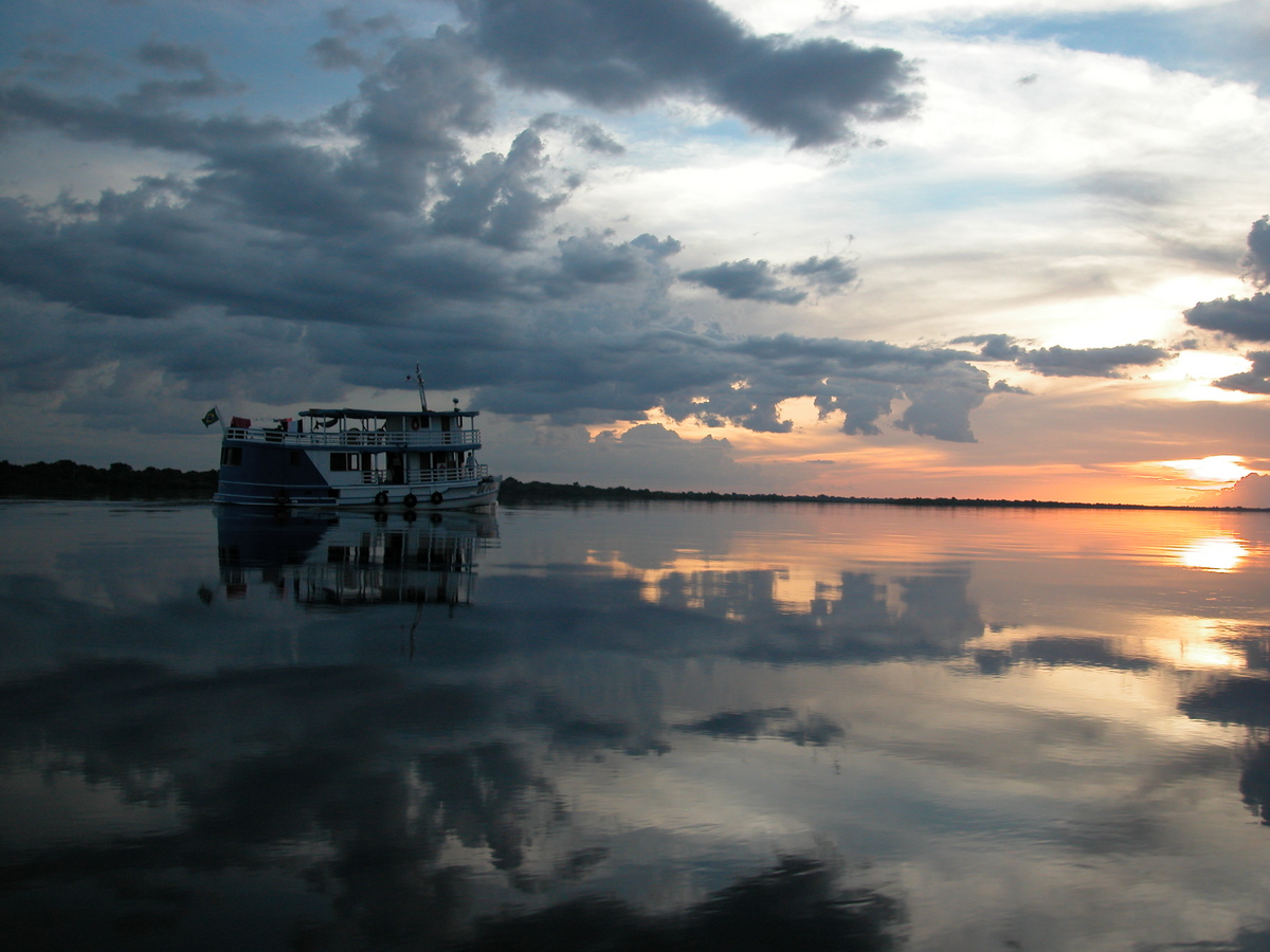 Barco crucero amazonas