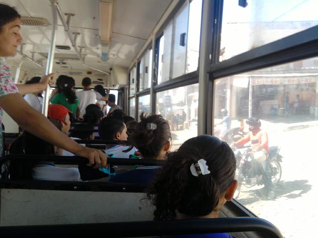 Estudantes no Ônibus de Zé de Enedina
