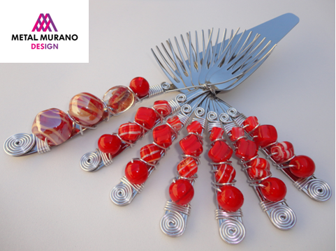 https://img.comunidades.net/met/metalmuranodesign/Kit_Sobremesa_vermelho_site.png