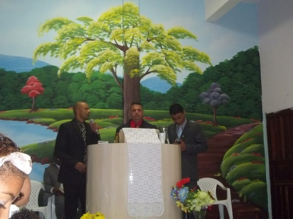 Diácono Ivan e o Irmão Ezequiel, louvando a Deus em homenagem ao nosso pastor Marcio ao meio