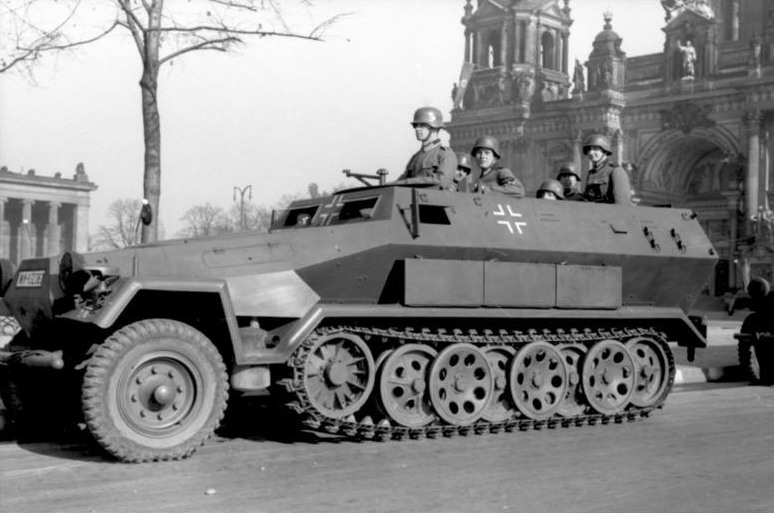 Dd-Kfz-251-Foto