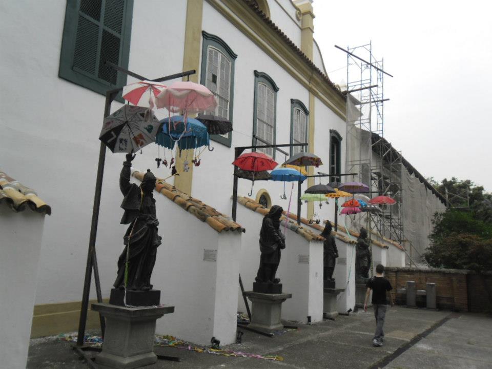 Lateral de fora do museu