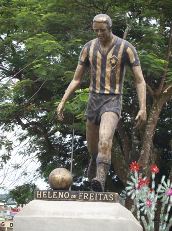 Estátua de Heleno de Freitas