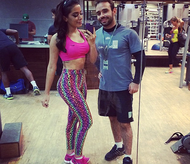 Anitta e sua barriga chapada