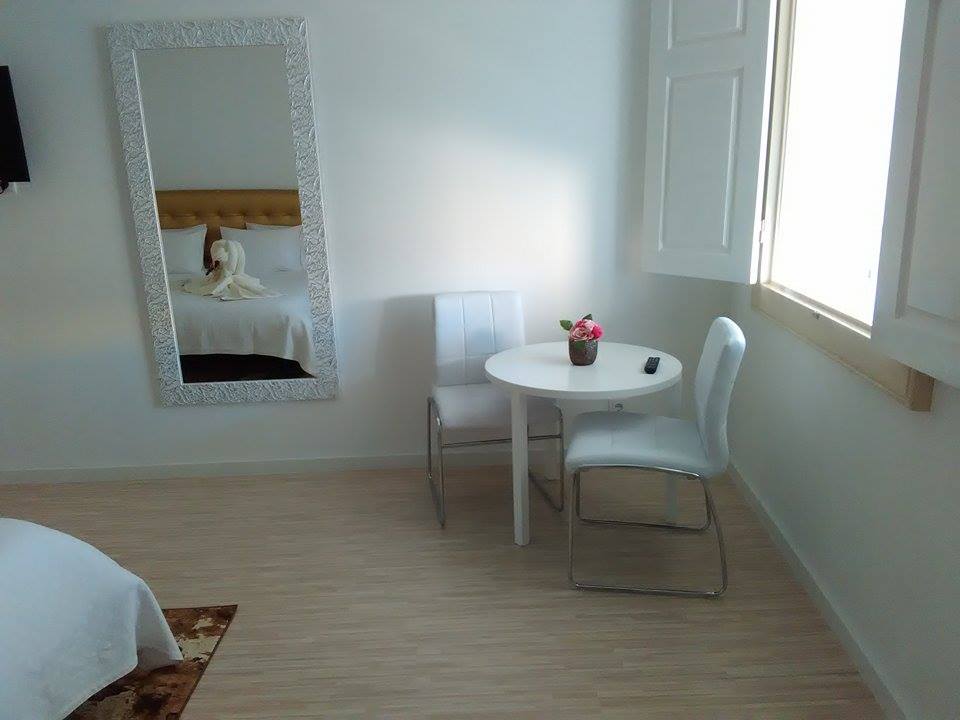 Quarto JONAGOLD- 1&ordm; PISO- ACESSO PELO ELEVADOR E ESCADAS FIXAS. 