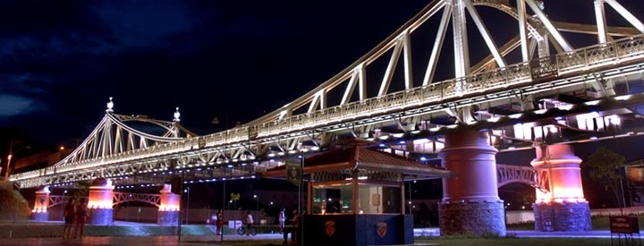 Exemplar do rico patrimônio histórico de Manaus, a ponte em ferro e aço foi construída com peças trazidas da Inglaterra.