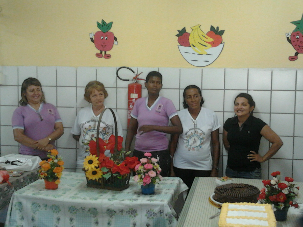 Prof(a) Shilley; Rosário; Sandra; Raimundinha e Aux de prof(a) Flávia