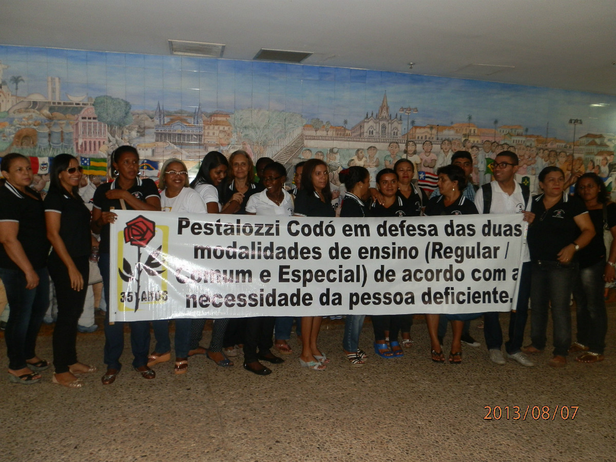 Manifestantes Pestalozzi de Codó