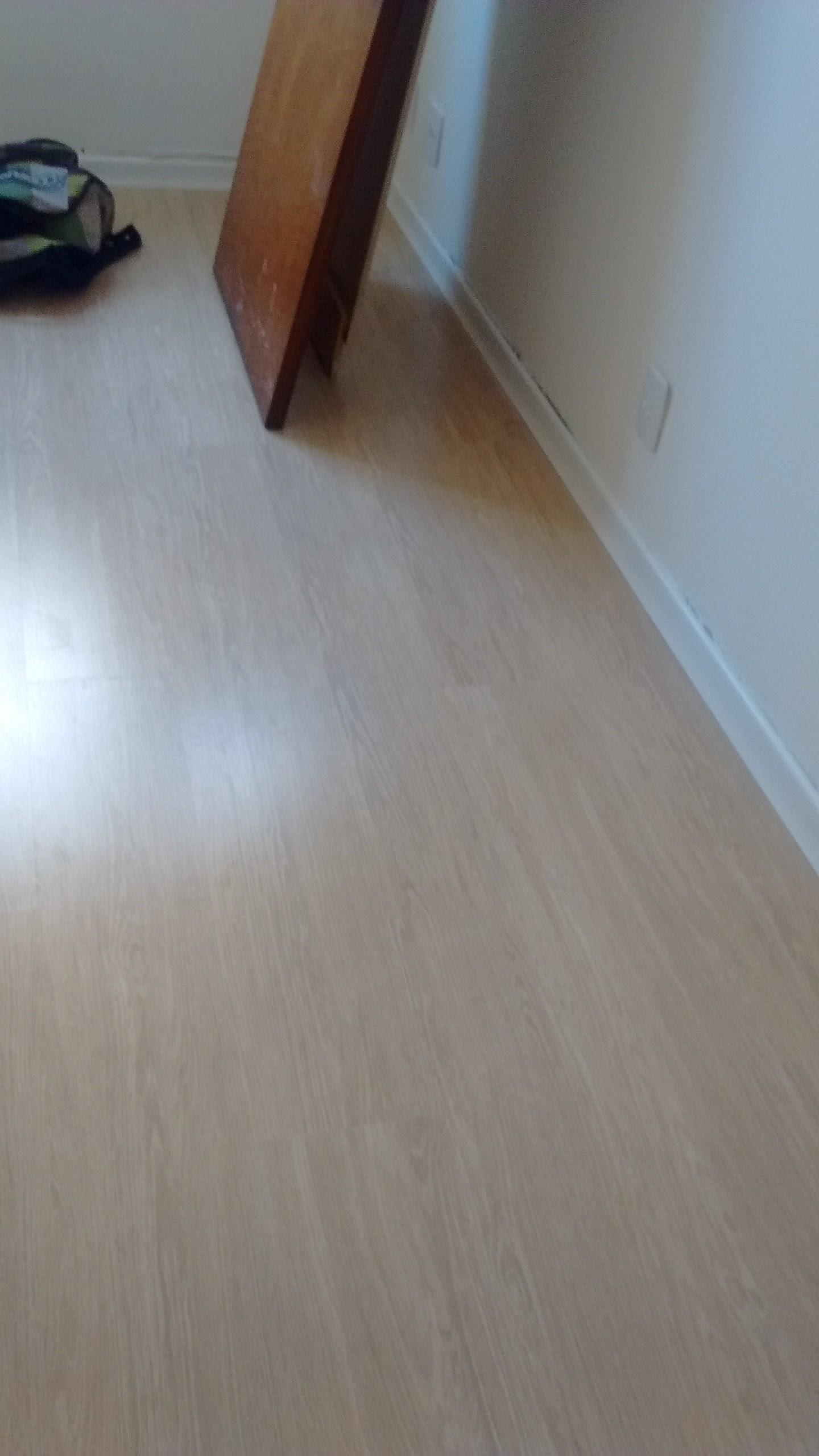 Piso laminado Eucafloor instalado em Niterói Instalação de piso laminado Eucafloor em apartamento em Niterói RJ