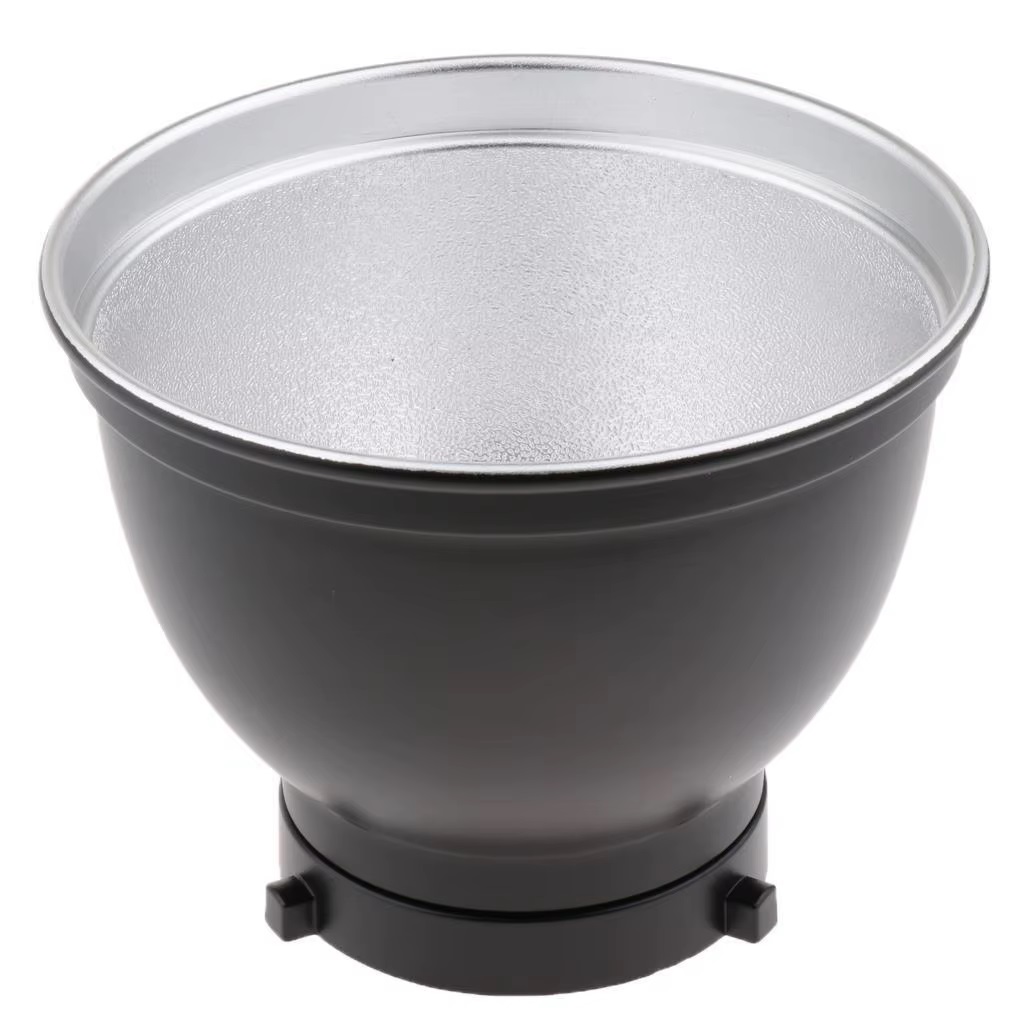 Refletor difusor para flash com encaixe Bowens, ideal para estúdios de iluminação.