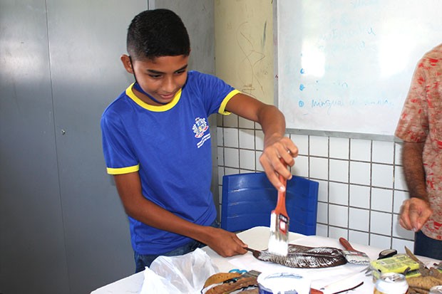 Secretaria de educação realiza oficina de pintura para alunos da rede pública no G. M. Eva Marques Paiva