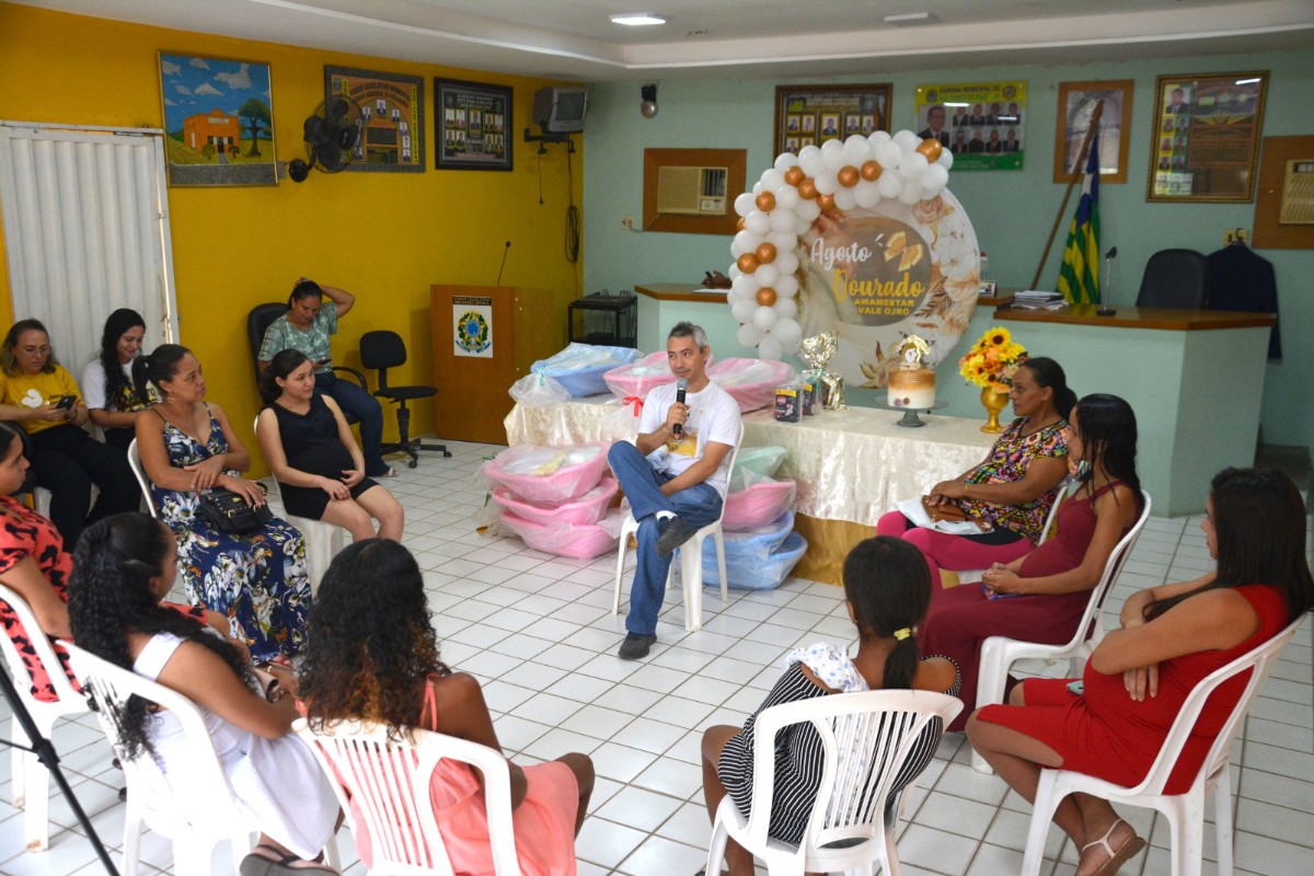 Assistência social de Pau D’arco do Piauí promove roda de conversa e entrega de enxovais em alusão ao “Agosto Dourado”