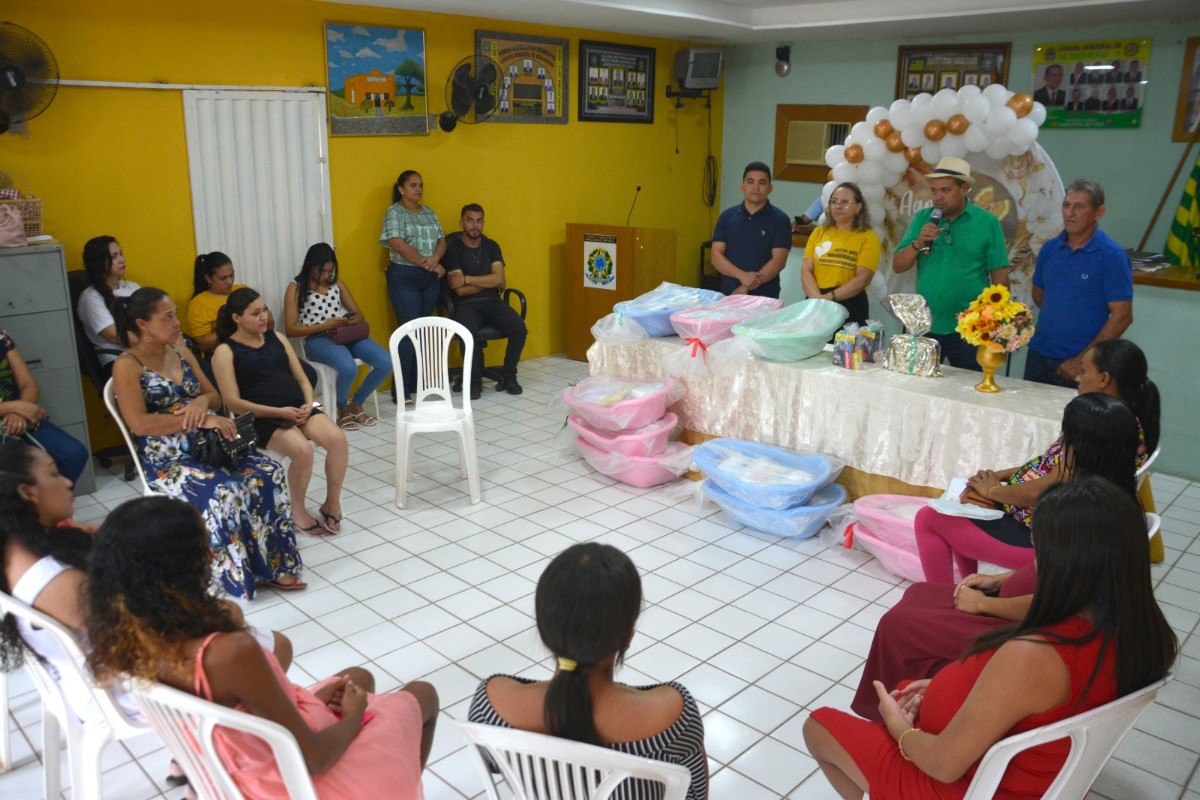 Assistência social de Pau D’arco do Piauí promove roda de conversa e entrega de enxovais em alusão ao “Agosto Dourado”