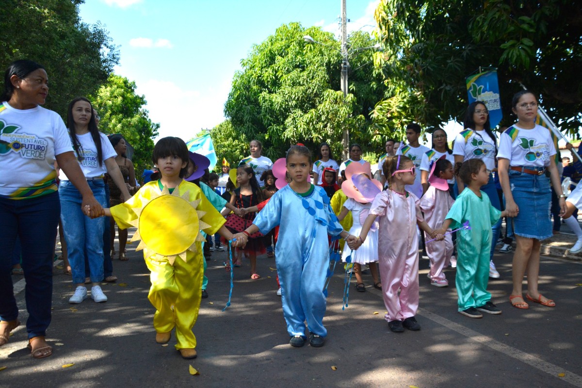 Prefeitura de Pau D’arco do Piauí realiza desfile cívico de 7 de Setembro: Meio Ambiente foi o tema do desfile