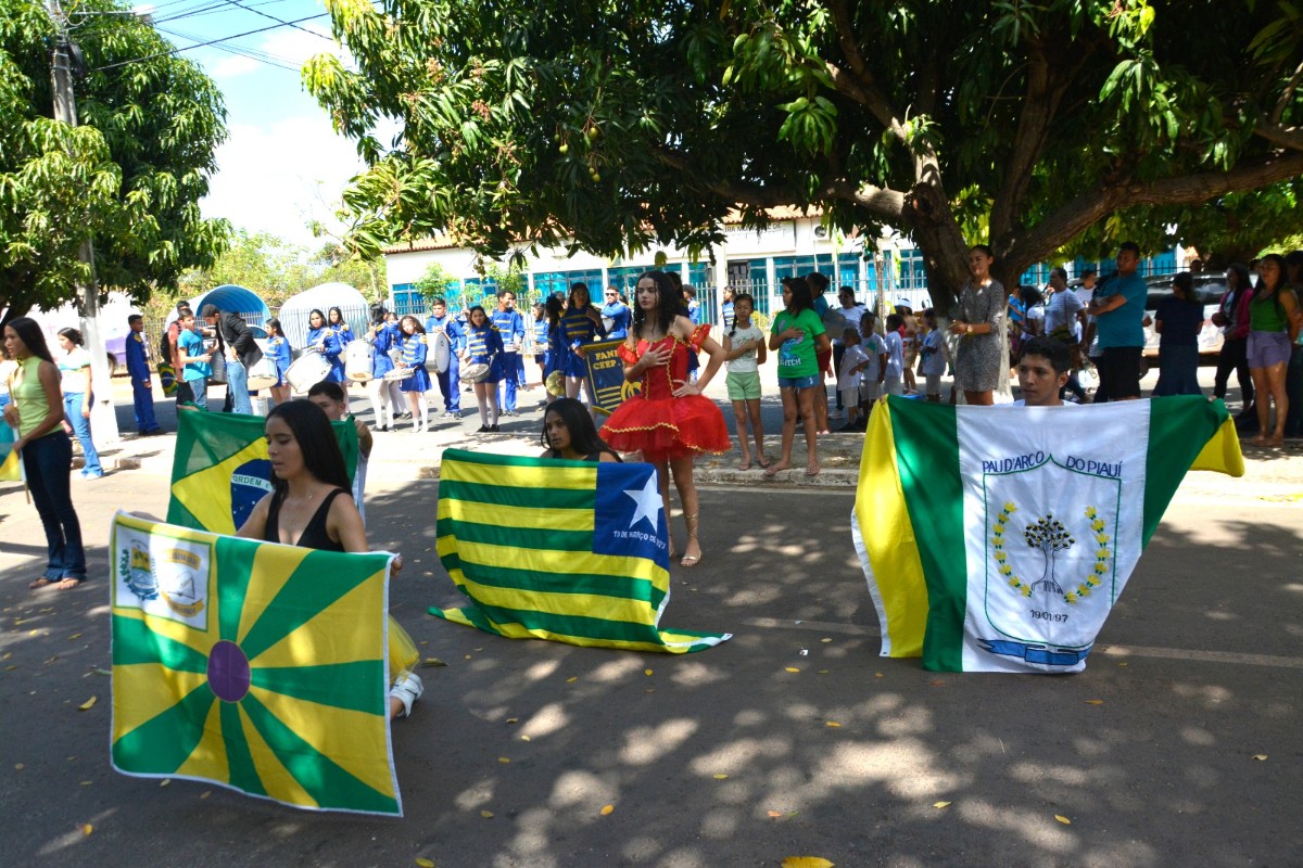 Prefeitura de Pau D’arco do Piauí realiza desfile cívico de 7 de Setembro: Meio Ambiente foi o tema do desfile