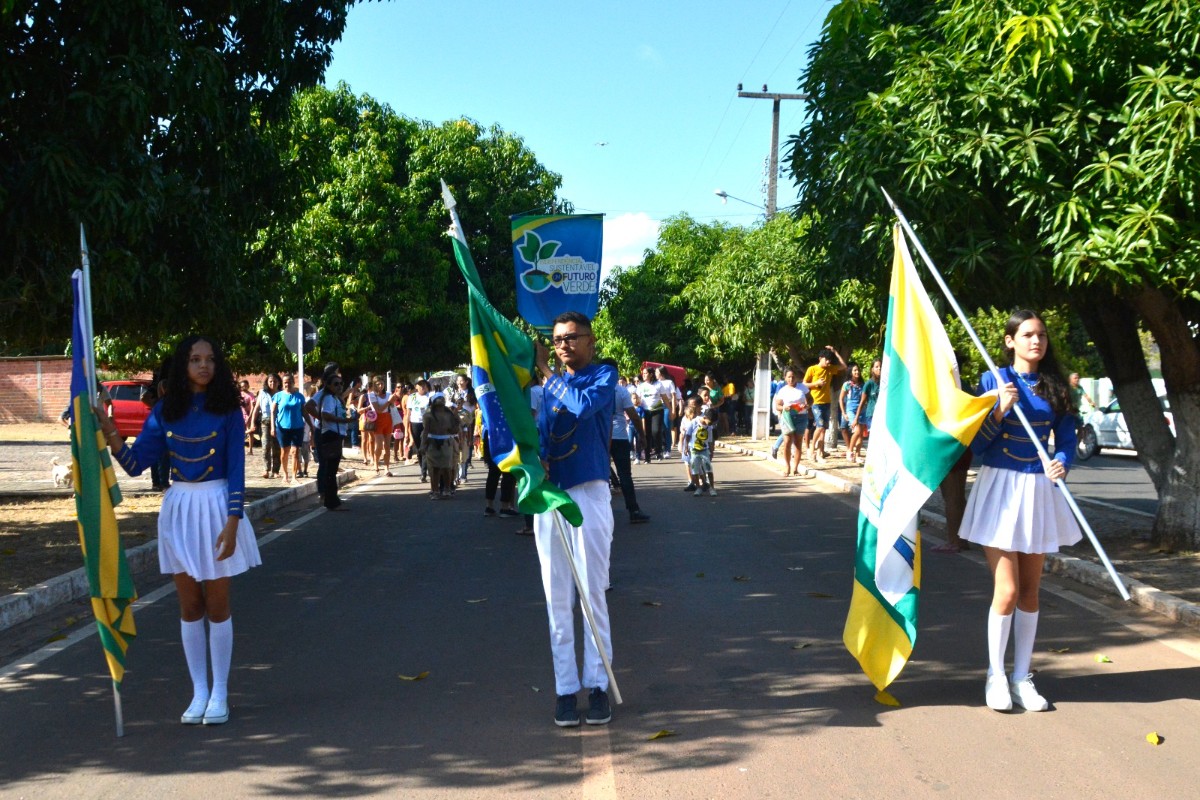 Prefeitura de Pau D’arco do Piauí realiza desfile cívico de 7 de Setembro: Meio Ambiente foi o tema do desfile